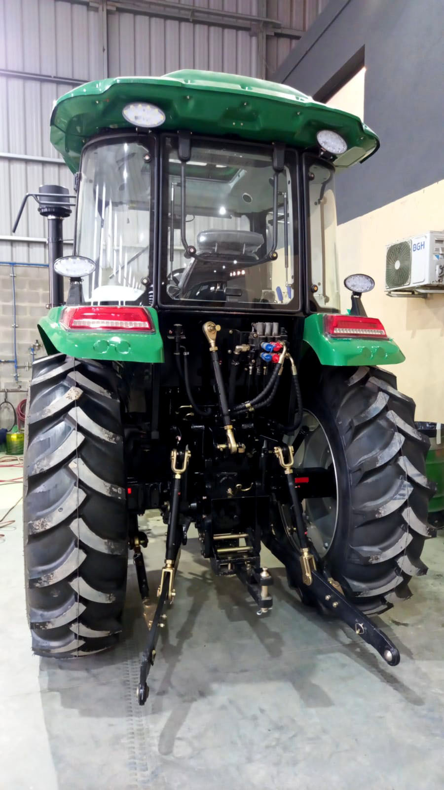 Tractor Agrícola RC1004 - Imagen 7