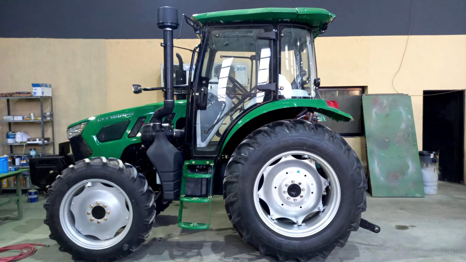 Tractor Agrícola RC1004 - Imagen 3